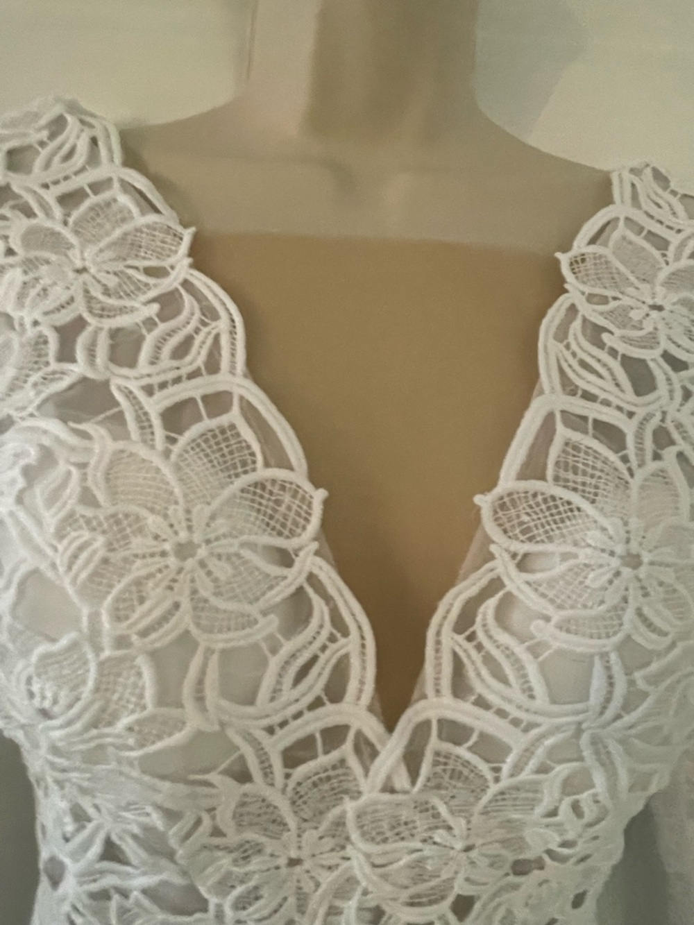 **NEW** White Lace Long-Sleeve V-Neck Dress - 6 - Picture 5 of 14